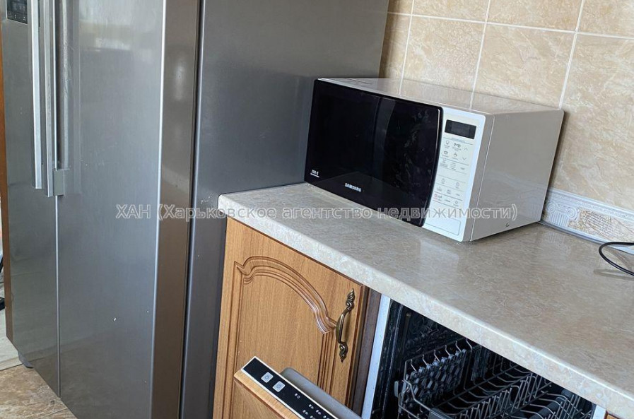 Продам квартиру, Тракторостроителей просп. , 3 кім., 73 м², капитальный ремонт 