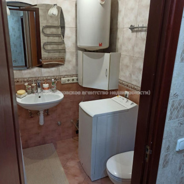 Продам квартиру, Михаила Комарова ул. , 2  ком., 50 м², евроремонт 