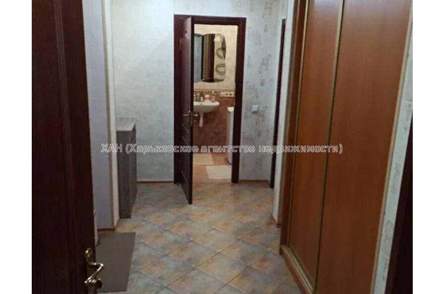 Продам квартиру, Михаила Комарова ул. , 2 кім., 50 м², евроремонт 