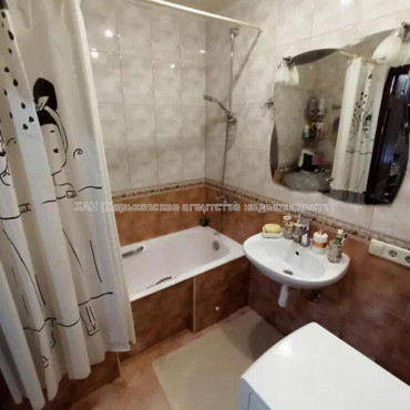 Продам квартиру, Михаила Комарова ул. , 2 кім., 50 м², евроремонт 