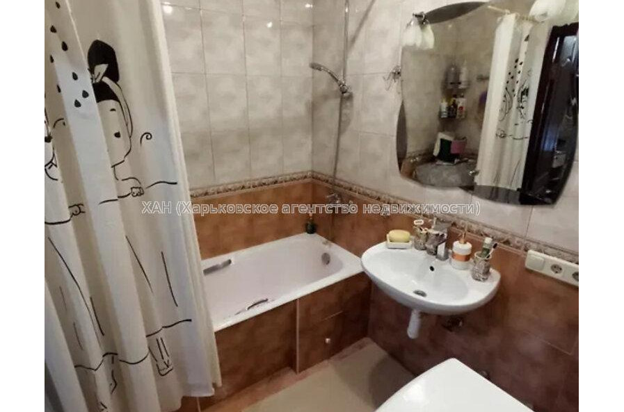 Продам квартиру, Михаила Комарова ул. , 2 кім., 50 м², евроремонт 