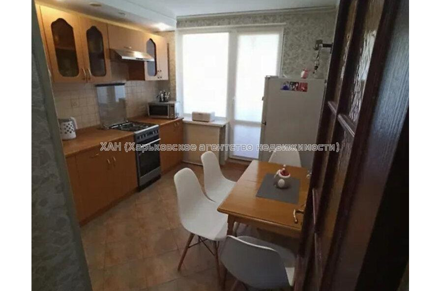 Продам квартиру, Михаила Комарова ул. , 2 кім., 50 м², евроремонт 
