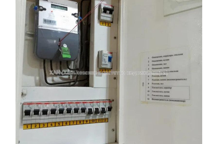 Продам квартиру, Михаила Комарова ул. , 2 кім., 50 м², евроремонт 