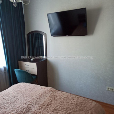 Продам квартиру, Михаила Комарова ул. , 2  ком., 50 м², евроремонт 