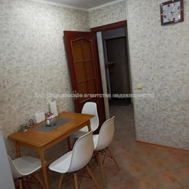 Продам квартиру, Михаила Комарова ул. , 2 кім., 50 м², евроремонт 