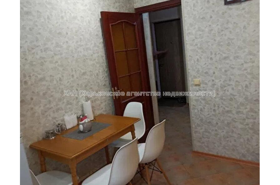 Продам квартиру, Михаила Комарова ул. , 2 кім., 50 м², евроремонт 