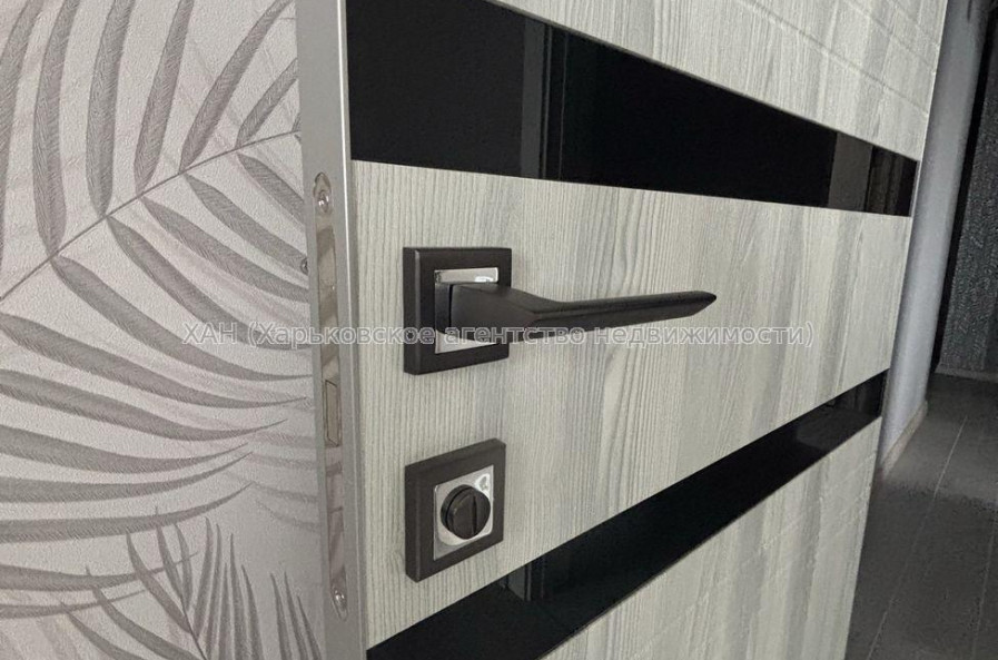 Продам квартиру, Мира ул. , 3 кім., 83.20 м², капитальный ремонт 