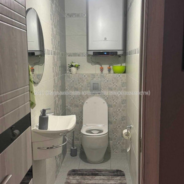 Продам квартиру, Мира ул. , 3 кім., 83.20 м², капитальный ремонт 