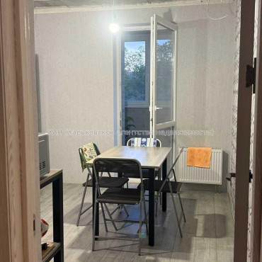 Продам квартиру, Мира ул. , 3 кім., 83.20 м², капитальный ремонт 