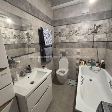 Продам квартиру, Мира ул. , 3 кім., 83.20 м², капитальный ремонт 