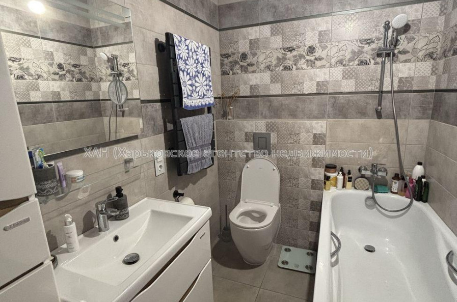 Продам квартиру, Мира ул. , 3 кім., 83.20 м², капитальный ремонт 