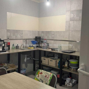 Продам квартиру, Мира ул. , 3 кім., 83.20 м², капитальный ремонт 