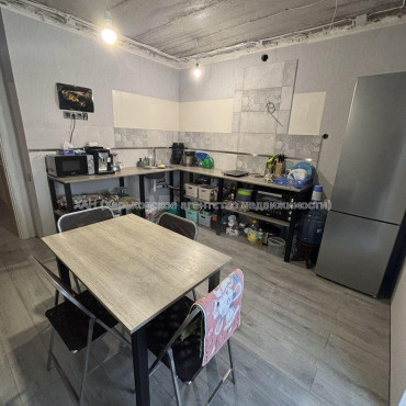 Продам квартиру, Мира ул. , 3 кім., 83.20 м², капитальный ремонт 