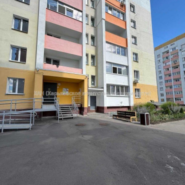 Продам квартиру, Мира ул. , 3 кім., 83.20 м², капитальный ремонт 