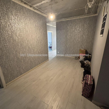 Продам квартиру, Мира ул. , 3 кім., 83.20 м², капитальный ремонт 