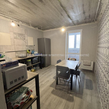 Продам квартиру, Мира ул. , 3 кім., 83.20 м², капитальный ремонт 