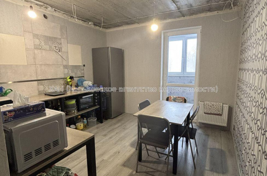 Продам квартиру, Мира ул. , 3 кім., 83.20 м², капитальный ремонт 