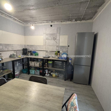 Продам квартиру, Мира ул. , 3 кім., 83.20 м², капитальный ремонт 