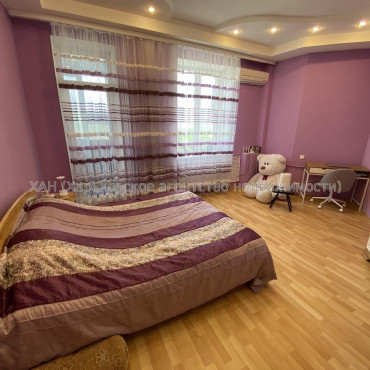 Продам квартиру, Андреевская ул. , 2  ком., 57.20 м², авторский дизайн 