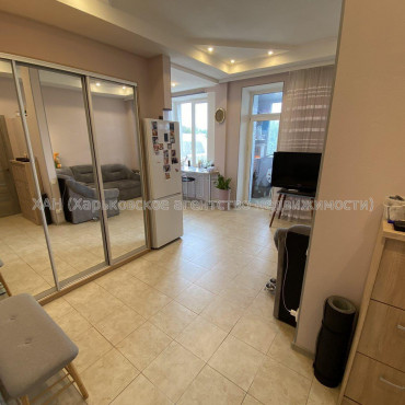 Продам квартиру, Андреевская ул. , 2  ком., 57.20 м², авторский дизайн 