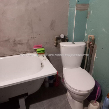 Продам квартиру, Нюрнбергский пер. , 3  ком., 70 м², частичный ремонт 