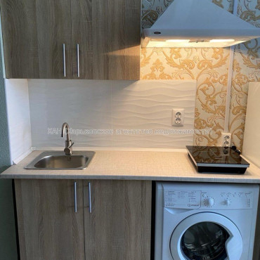 Продам квартиру, Любови Малой  просп. , 1 кім., 12 м², косметический ремонт 