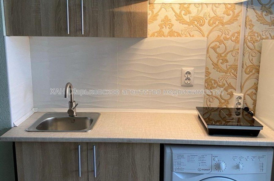 Продам квартиру, Любови Малой  просп. , 1  ком., 12 м², косметический ремонт 