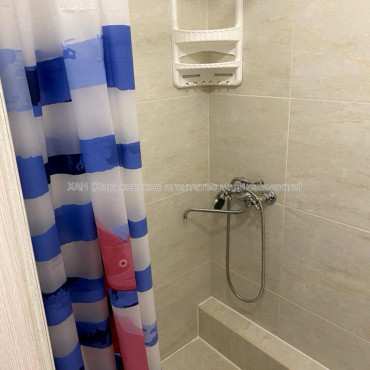 Продам квартиру, Любови Малой  просп. , 1 кім., 12 м², косметический ремонт 