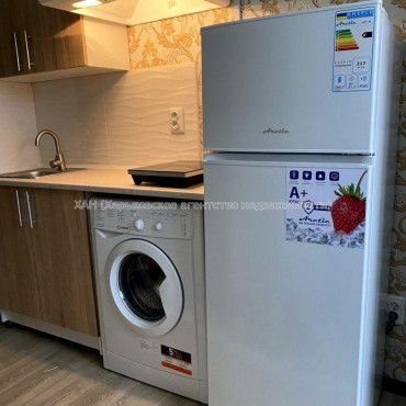 Продам квартиру, Любови Малой  просп. , 1 кім., 12 м², косметический ремонт 