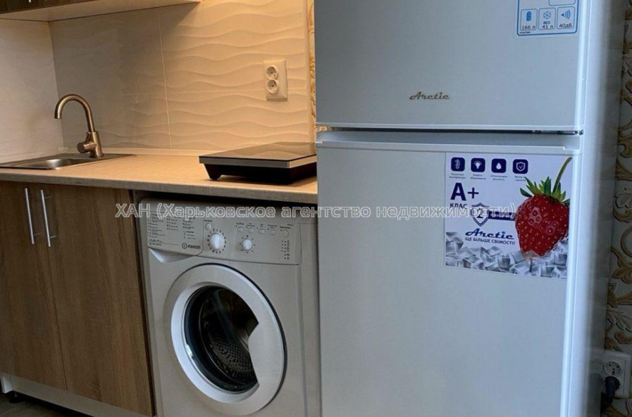 Продам квартиру, Любови Малой  просп. , 1  ком., 12 м², косметический ремонт 