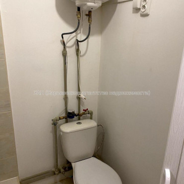 Продам квартиру, Любови Малой  просп. , 1 кім., 12 м², косметический ремонт 