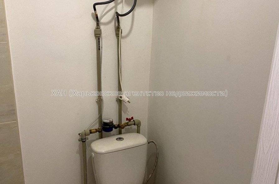 Продам квартиру, Любови Малой  просп. , 1  ком., 12 м², косметический ремонт 
