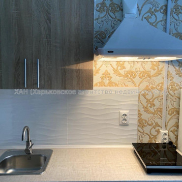 Продам квартиру, Любови Малой  просп. , 1 кім., 12 м², косметический ремонт 