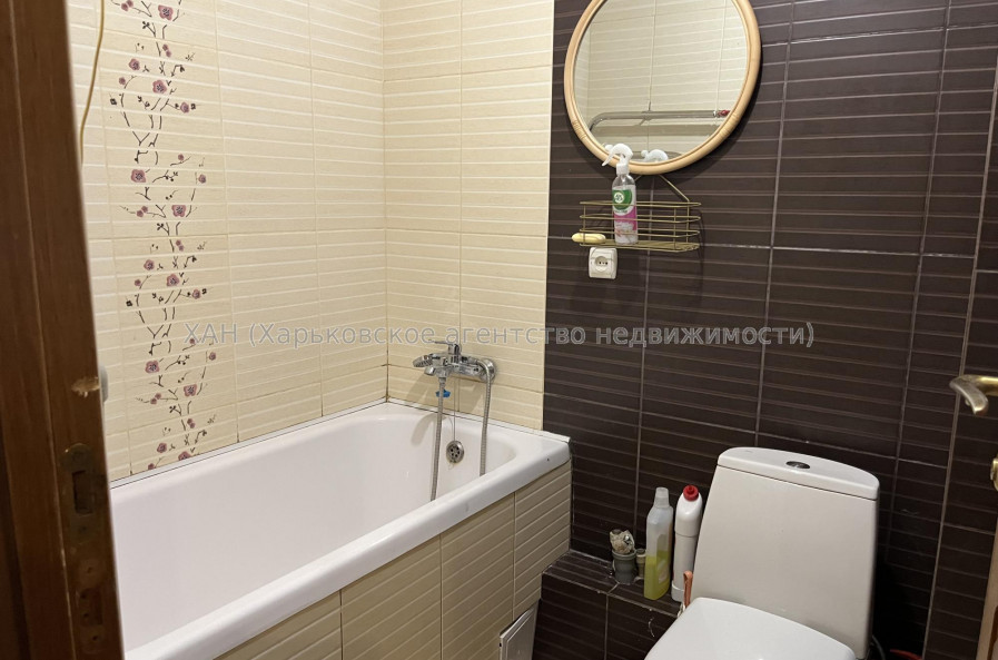 Продам квартиру, Жасминовый б-р , 20 , 2  ком., 43 м², косметический ремонт 