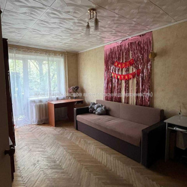 Продам квартиру, Защитников Неба ул. , 1 кім., 30.60 м², косметический ремонт 