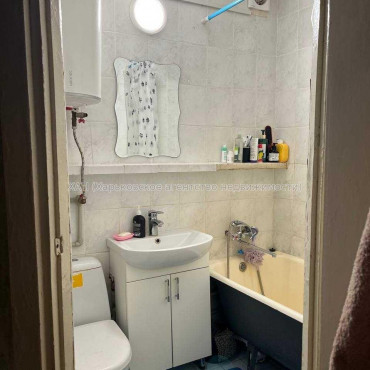 Продам квартиру, Защитников Неба ул. , 1 кім., 30.60 м², косметический ремонт 