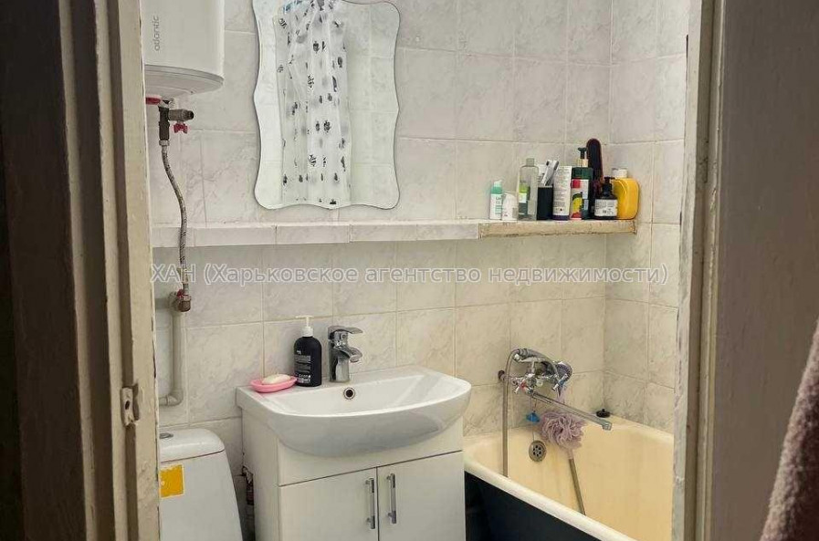 Продам квартиру, Защитников Неба ул. , 1  ком., 30.60 м², косметический ремонт 