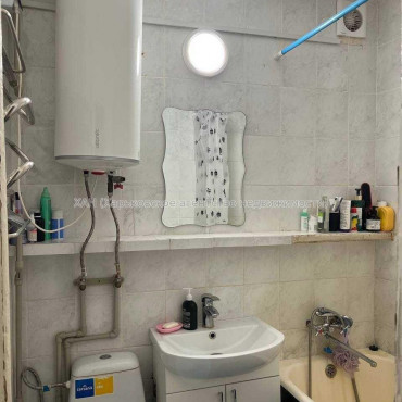 Продам квартиру, Защитников Неба ул. , 1 кім., 30.60 м², косметический ремонт 