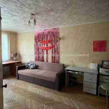 Продам квартиру, Защитников Неба ул. , 1  ком., 30.60 м², косметический ремонт 