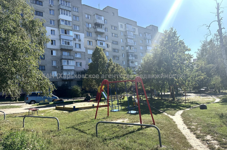Продам квартиру, Самолетная ул. , 3  ком., 67 м², частичный ремонт 