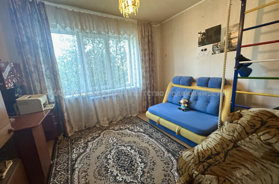 Продам квартиру, Самолетная ул. , 3  ком., 67 м², частичный ремонт 