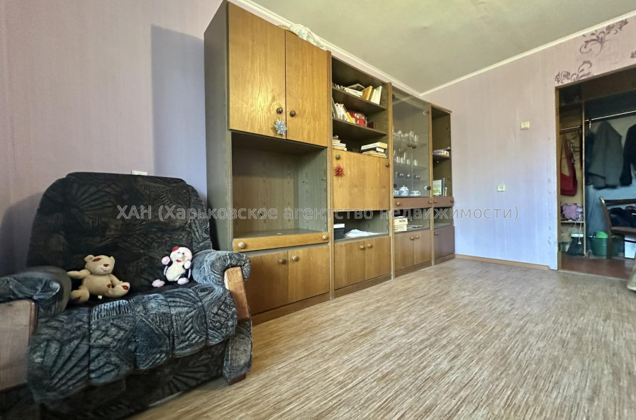 Продам квартиру, Самолетная ул. , 3  ком., 67 м², частичный ремонт 