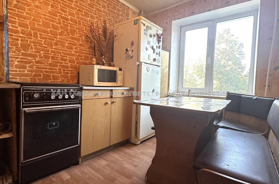 Продам квартиру, Самолетная ул. , 3  ком., 67 м², частичный ремонт 