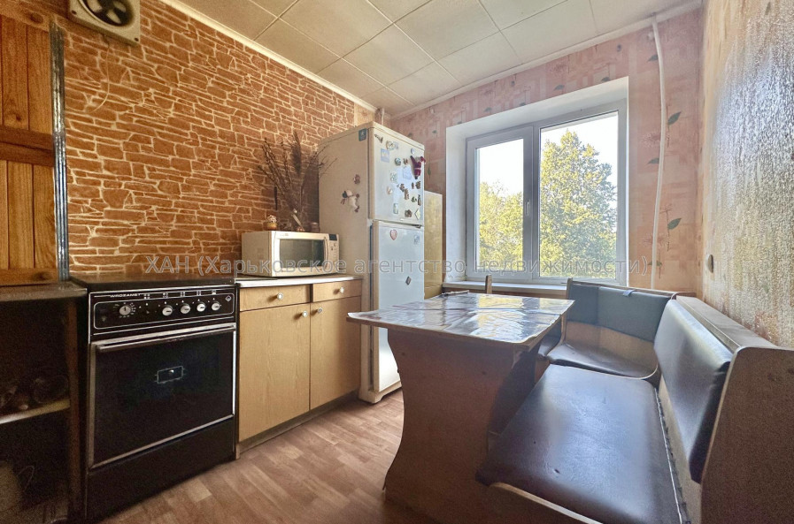 Продам квартиру, Самолетная ул. , 3  ком., 67 м², частичный ремонт 