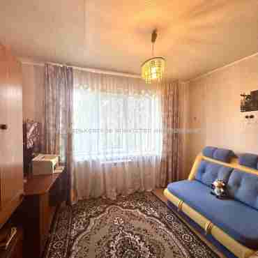 Продам квартиру, Самолетная ул. , 3  ком., 67 м², частичный ремонт 