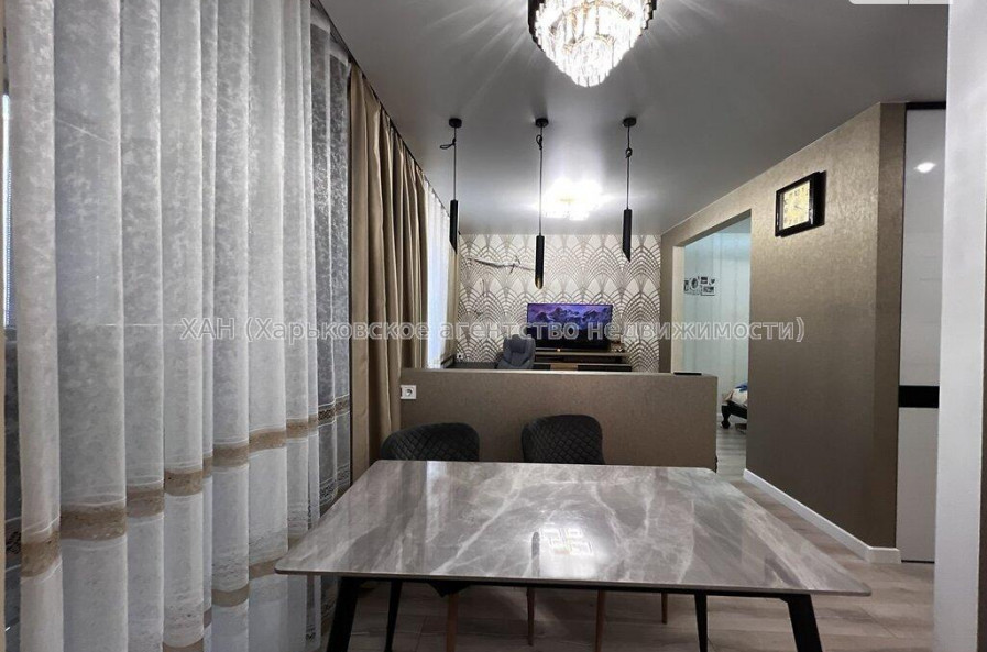Продам квартиру, Драгоманова ул. , 1 кім., 37 м², капитальный ремонт 