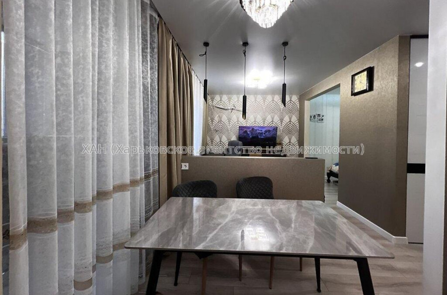 Продам квартиру, Драгоманова ул. , 1  ком., 37 м², капитальный ремонт 