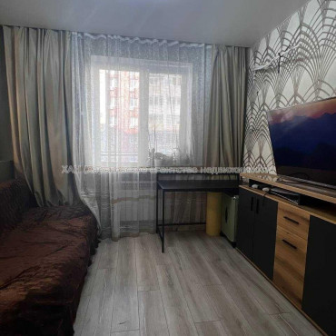 Продам квартиру, Драгоманова ул. , 1  ком., 37 м², капитальный ремонт 
