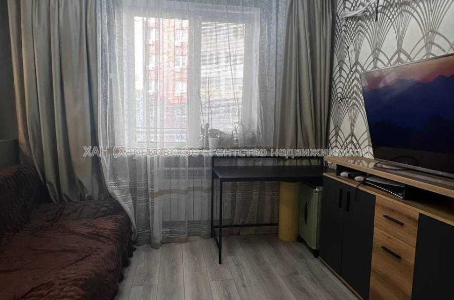 Продам квартиру, Драгоманова ул. , 1  ком., 37 м², капитальный ремонт 