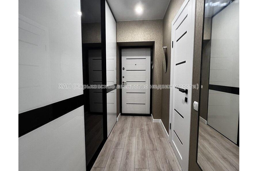 Продам квартиру, Драгоманова ул. , 1 кім., 37 м², капитальный ремонт 